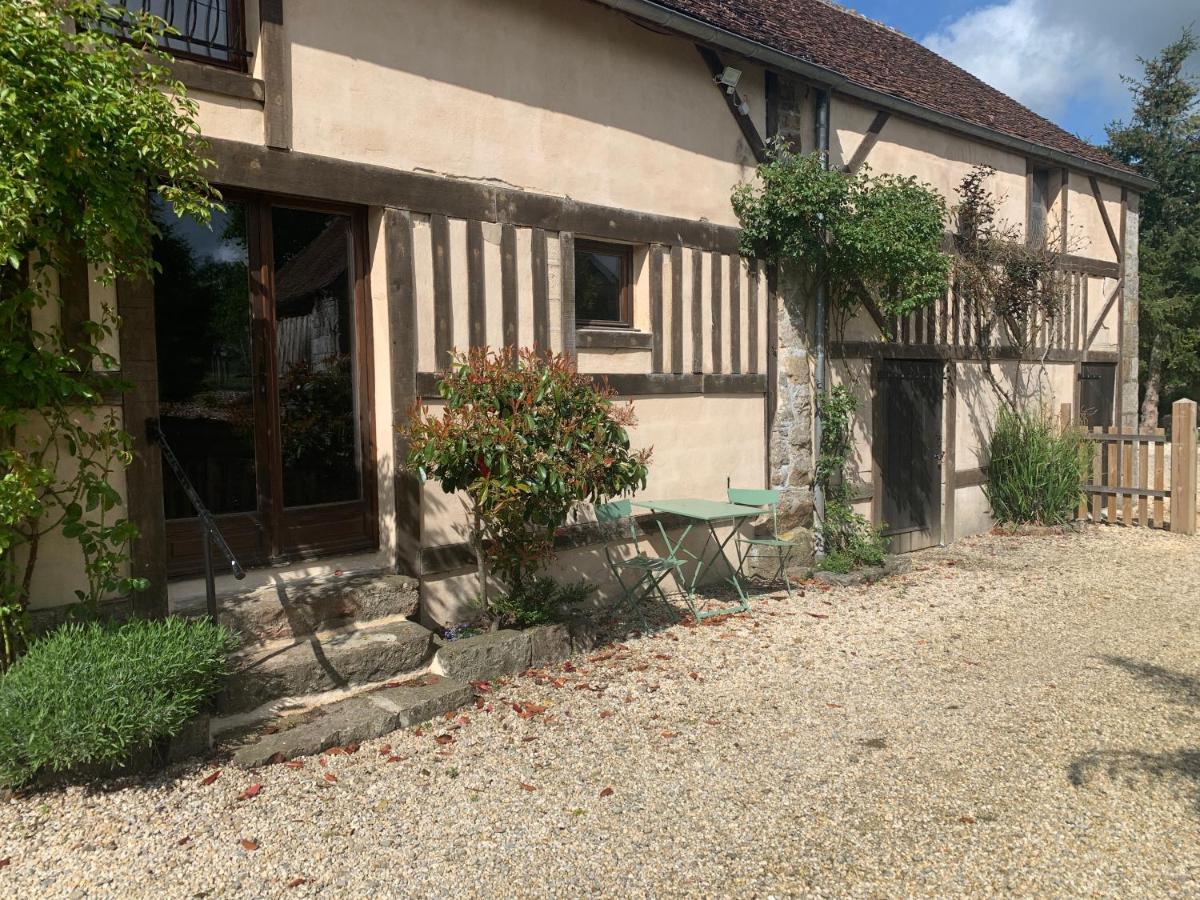 Le Bas Chesnay Chambres d' Hôtes et Gite Domfront en Poiraie Exterior foto